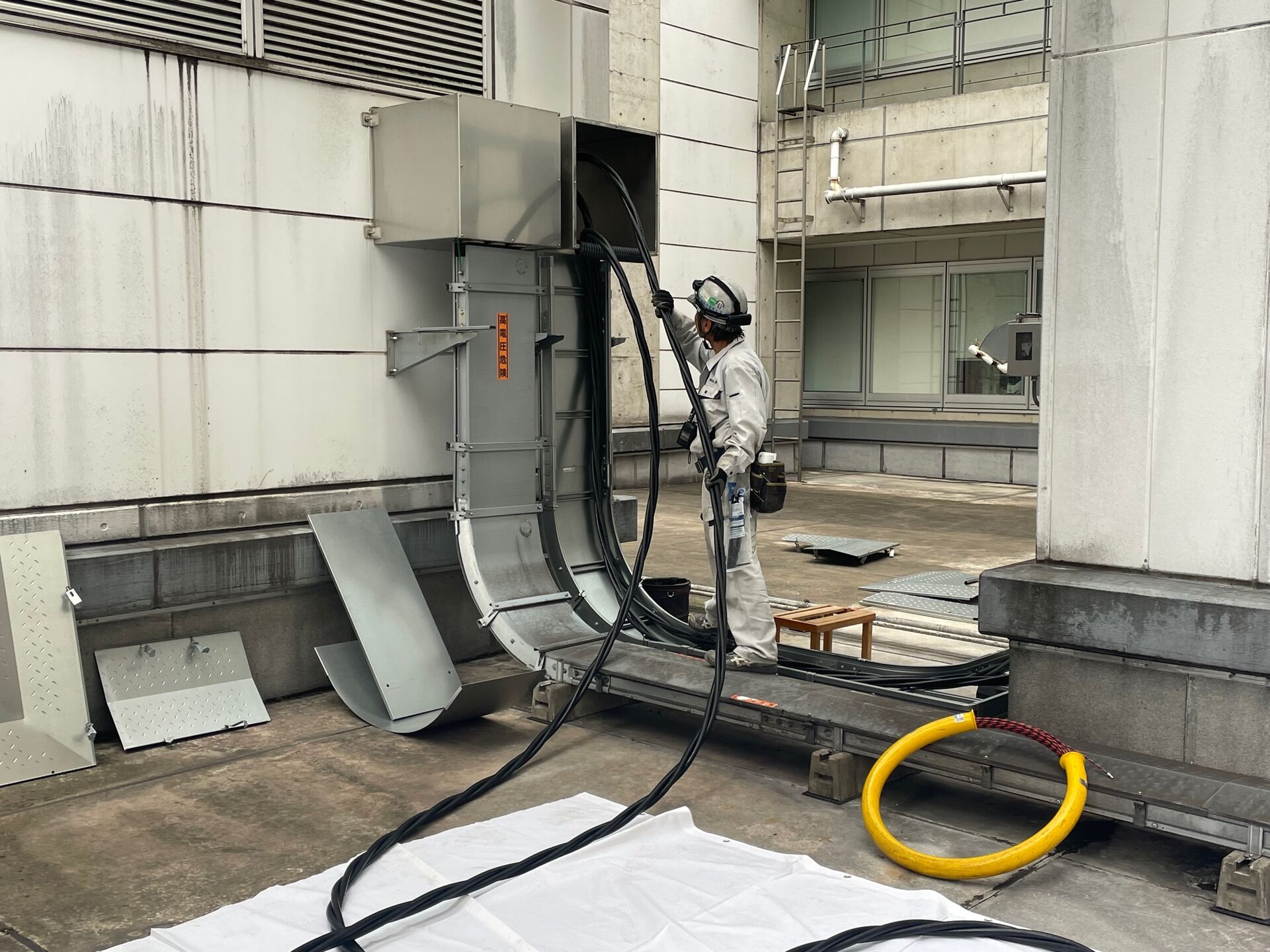 高圧ケーブル敷設３