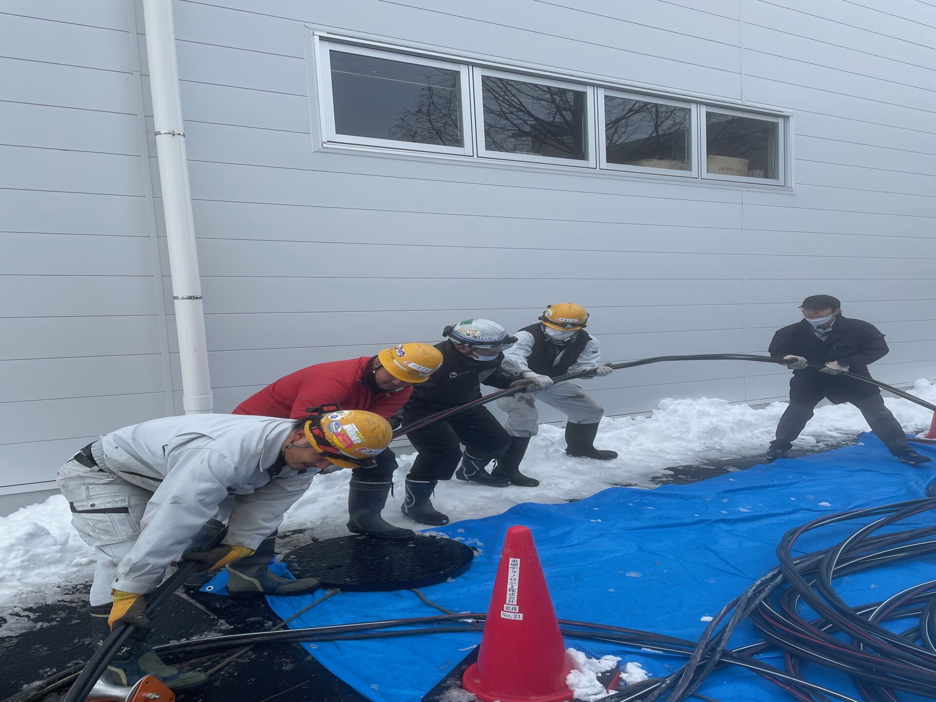 雪　ケーブル敷設